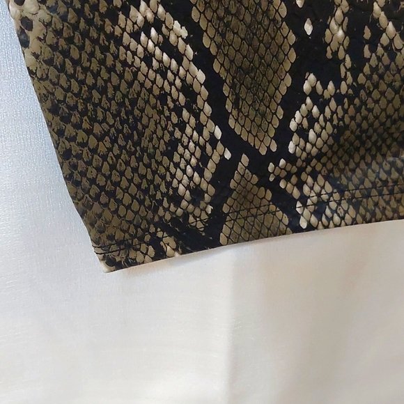 Assets Spanx Faux Snakeskin Print Leggings Size 1X - Picture 5 of 5